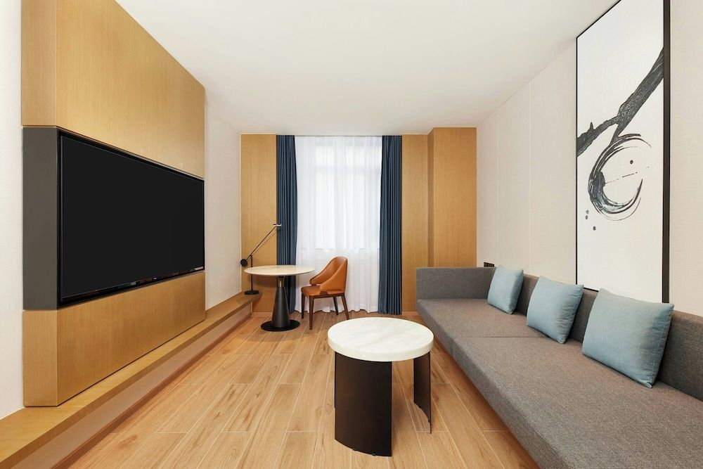 Fairfield by Marriott Haikou Meilan Suite, 1 King Bed, City View 3