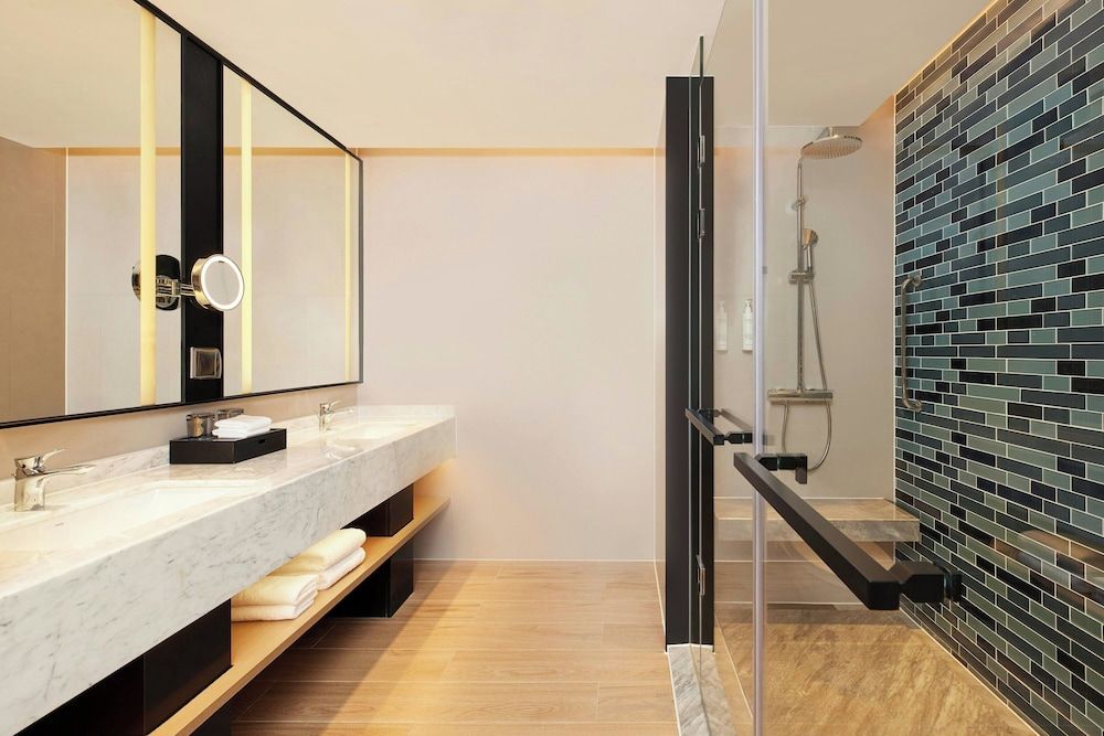 Fairfield by Marriott Haikou Meilan Suite, 1 King Bed, City View 2