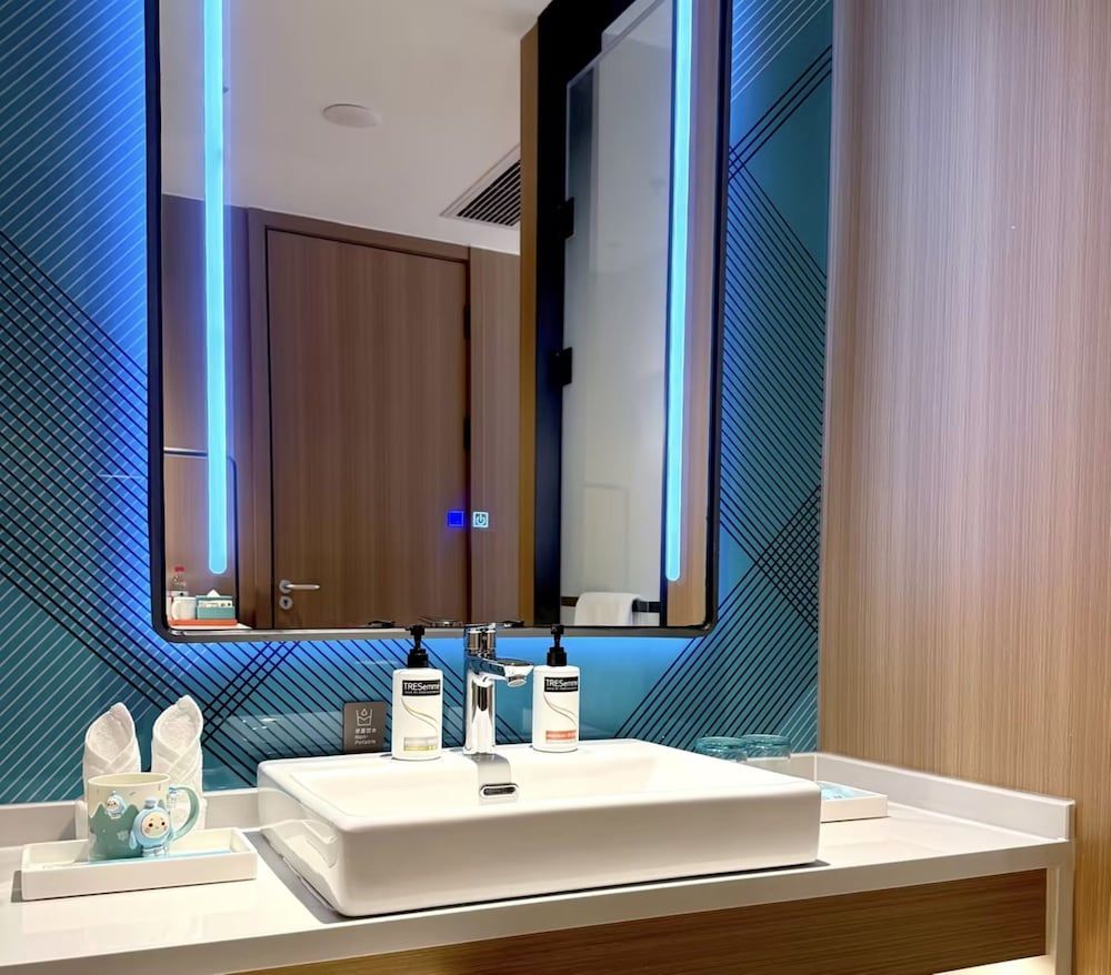 Holiday Inn Express Haikou World Trade Center by IHG 1 King Standard Kids Theme 7