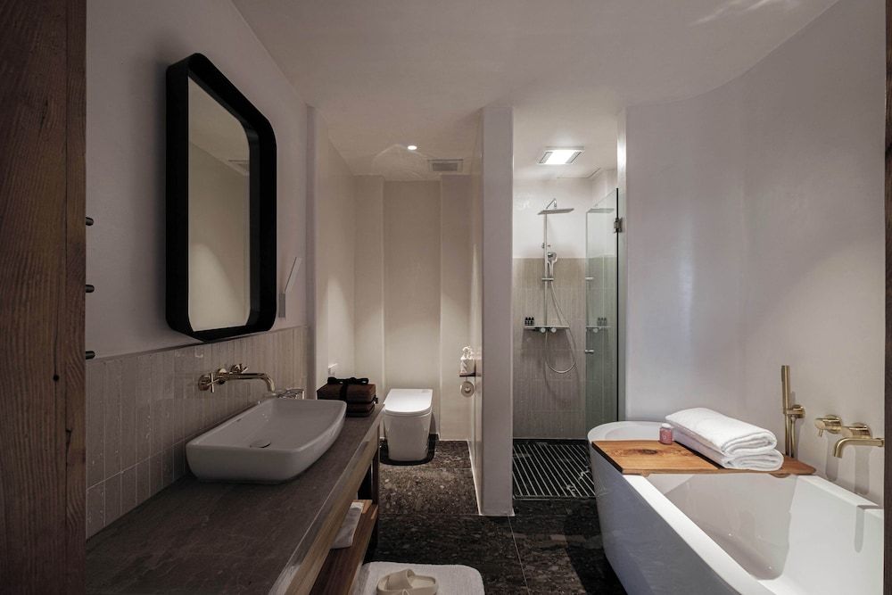 Luxury Suite, Patio, Courtyard View