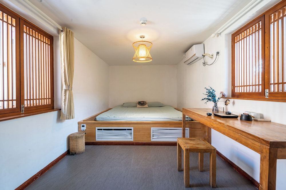 Classic Suite, 2 Bedrooms, Non Smoking, Mountain View