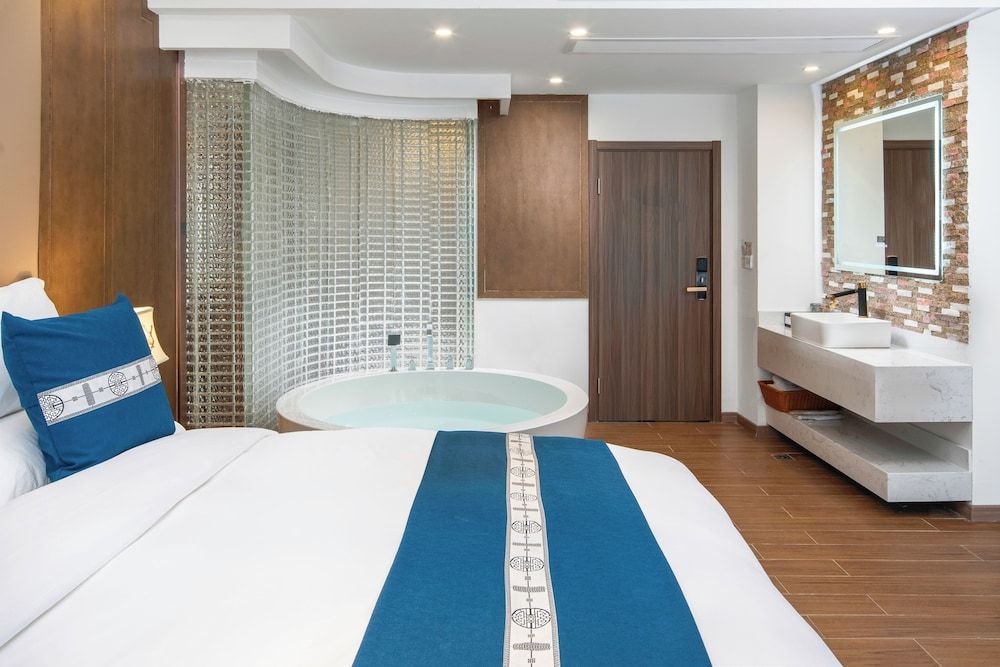 Basic Studio Suite, 1 Queen Bed, Smoking, Private Bathroom