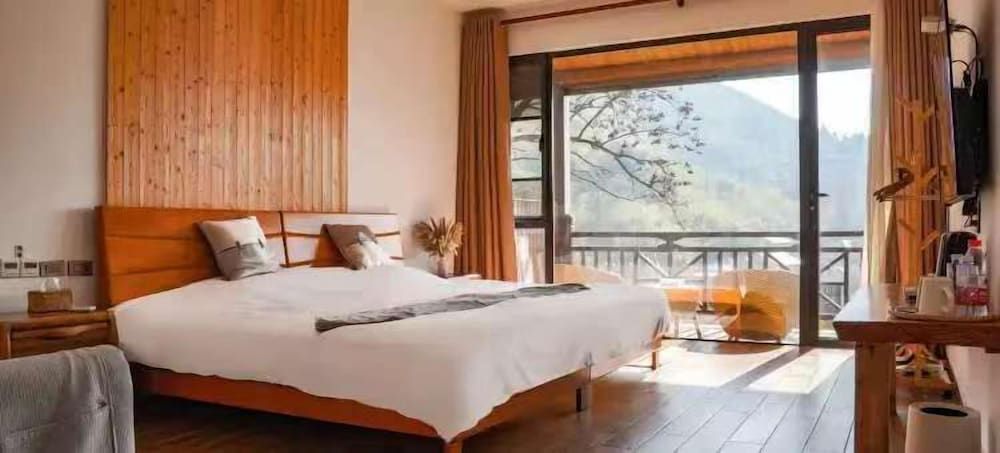 Comfort Suite, Balcony, Mountain View