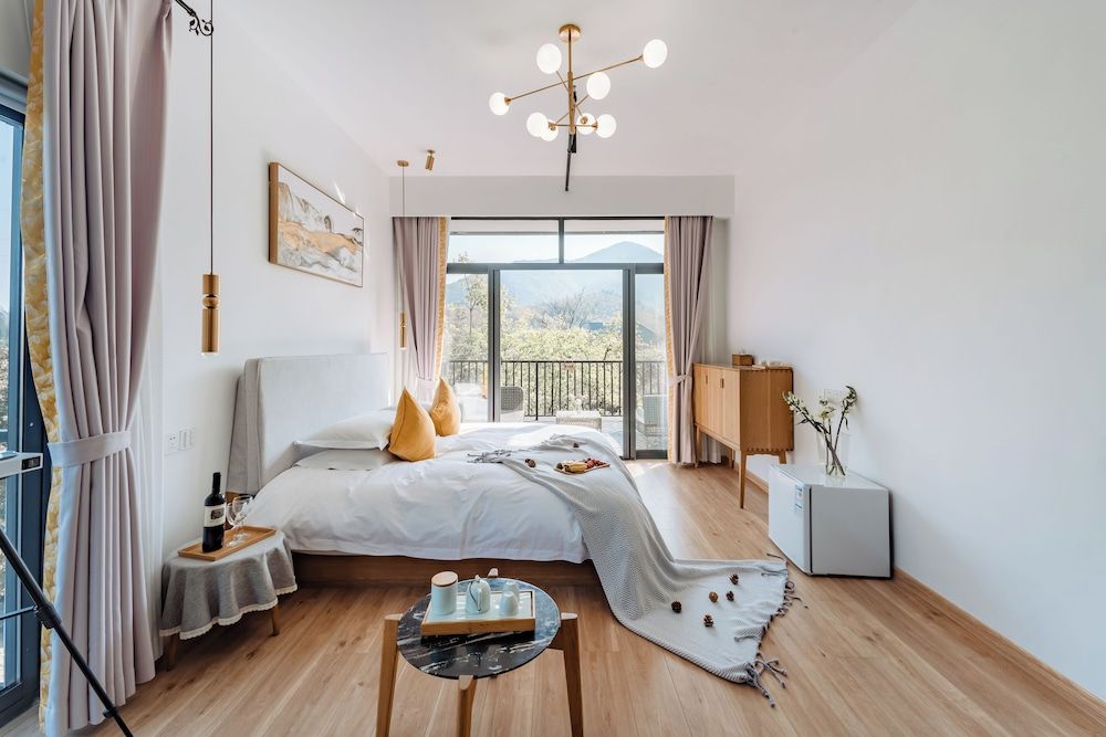 Deluxe Double Room, Balcony, Hill View