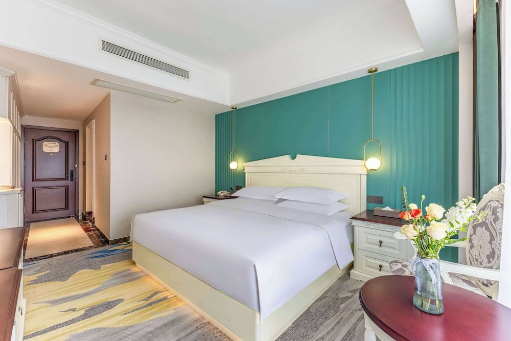Deluxe Room, 1 King Bed, Non Smoking