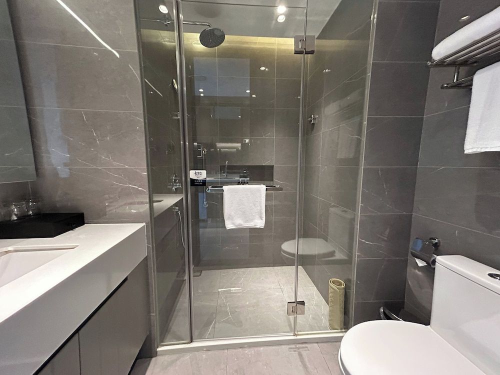 MCC Hotel Hangzhou Grand Canal Superior Twin Room, Kitchenette, River View 3