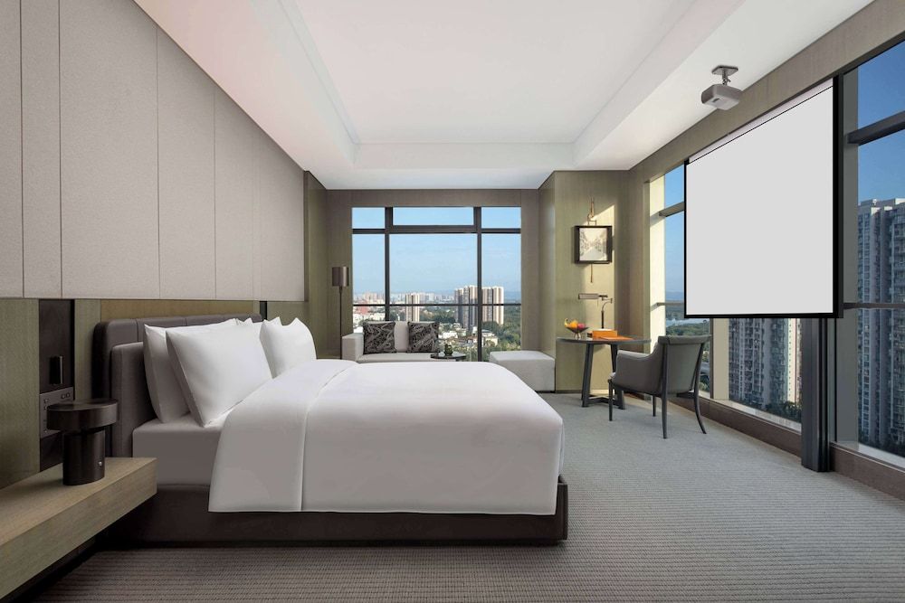 Deluxe Room, 1 King Bed, Lake View