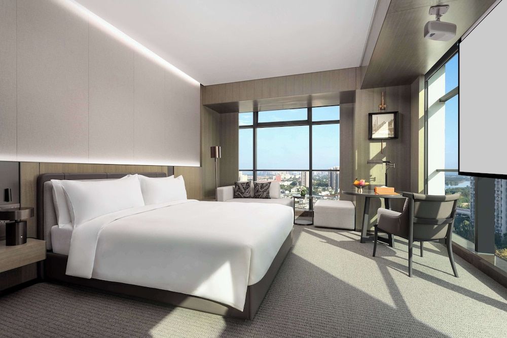 Grand Room, 1 King Bed, Lake View