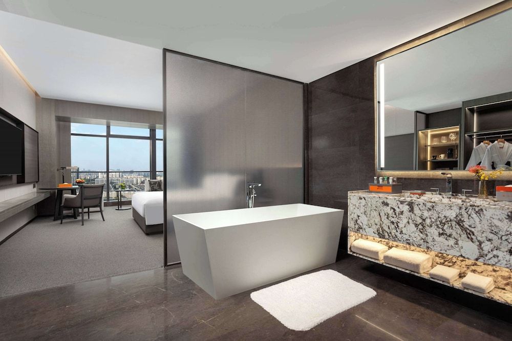 Grand Room, 1 King Bed