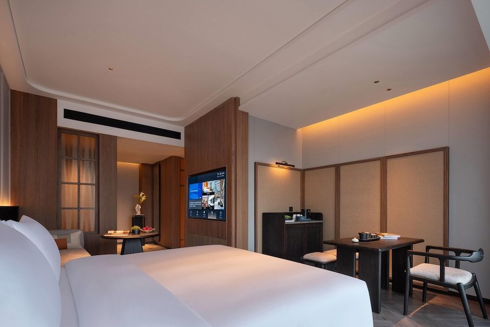 Deluxe Room, 1 Queen Bed, Non Smoking (Tea Art)