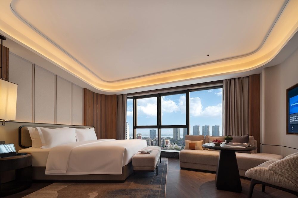 Deluxe Room, 1 Queen Bed, Non Smoking