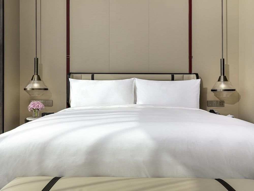 Deluxe Suite, 1 King Bed, Accessible