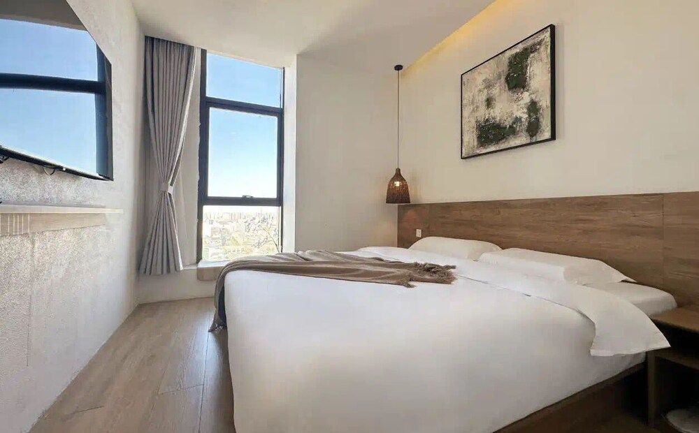 Superior Studio Suite, City View