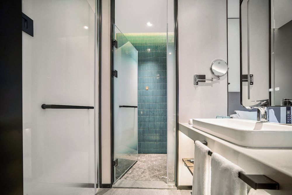 Holiday Inn Express Yibin Xuzhou by IHG 1 King Standard Extra Floor Space 6