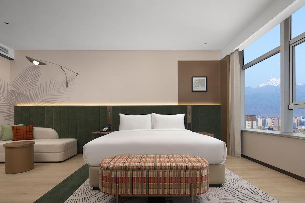 Hilton Garden Inn Urumqi Railway Station Deluxe Room, 1 King Bed 2
