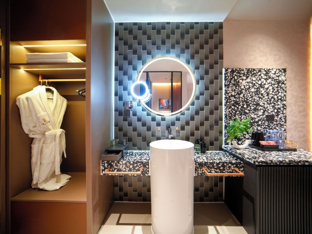 Superior Twin Room, City View
