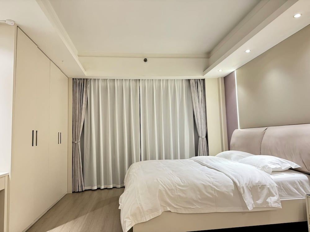 Yoki shimao international apartment Elite Double Room, 1 Queen Bed, Patio, City View 5