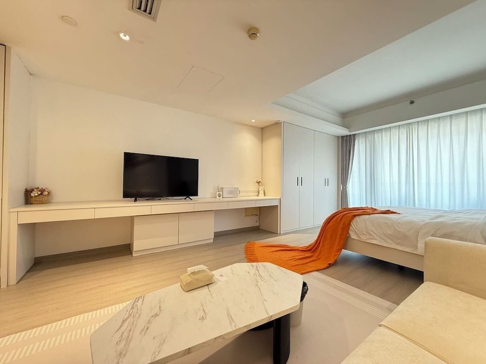 Yoki shimao international apartment Elite Double Room, 1 Queen Bed, Patio, City View 16