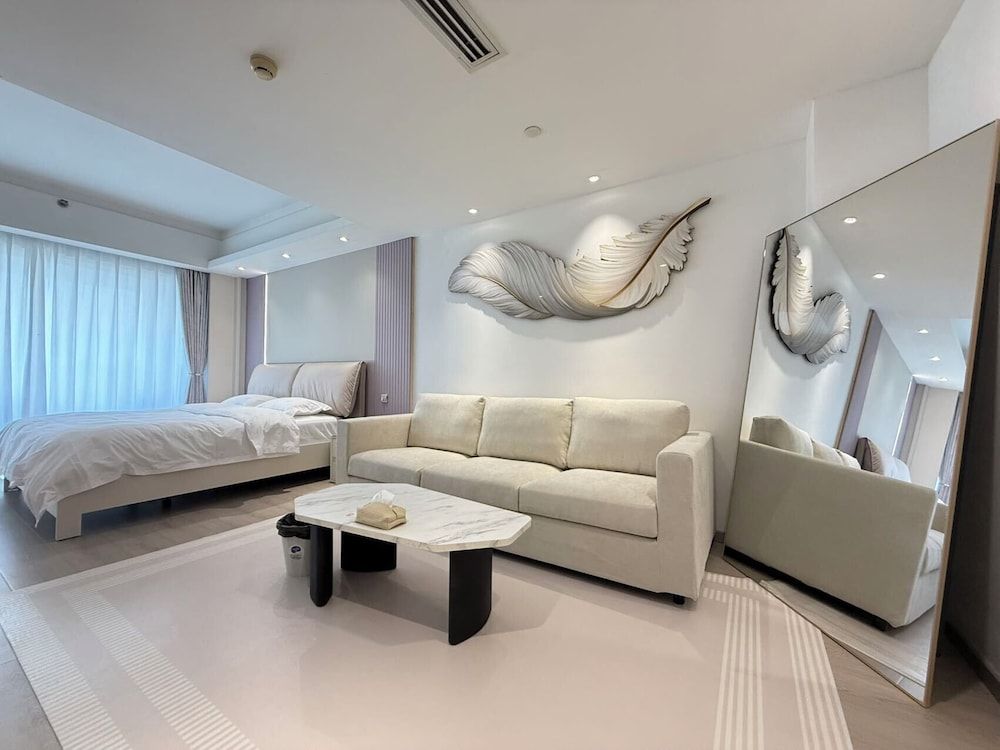 Yoki shimao international apartment Elite Double Room, 1 Queen Bed, Patio, City View 4