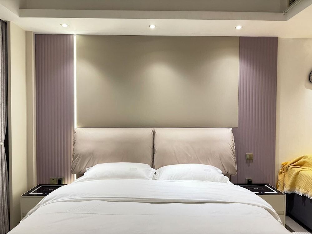 Yoki shimao international apartment Elite Double Room, 1 Queen Bed, Patio, City View 3