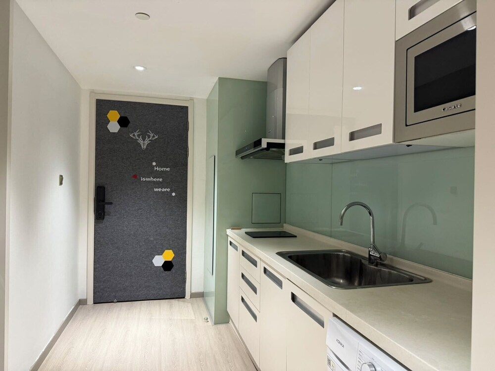 Yoki shimao international apartment Elite Double Room, 1 Queen Bed, Patio, City View 14