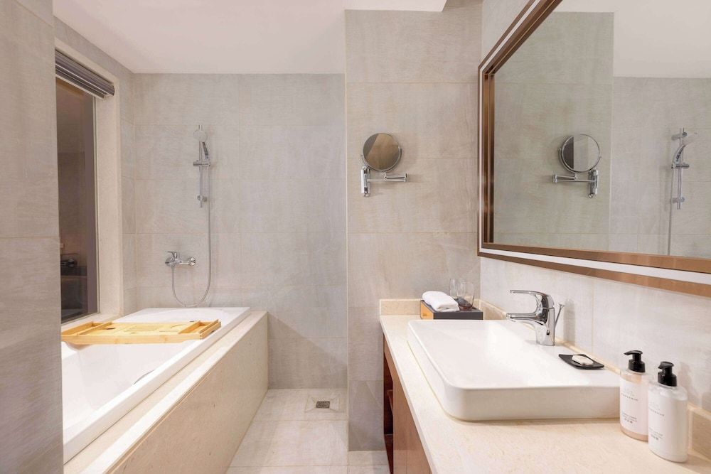 Executive Suite, 1 King Bed, Non Smoking