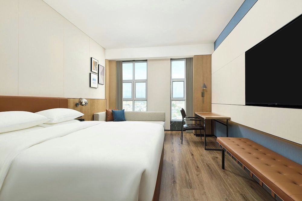 Room, 1 King Bed, City View