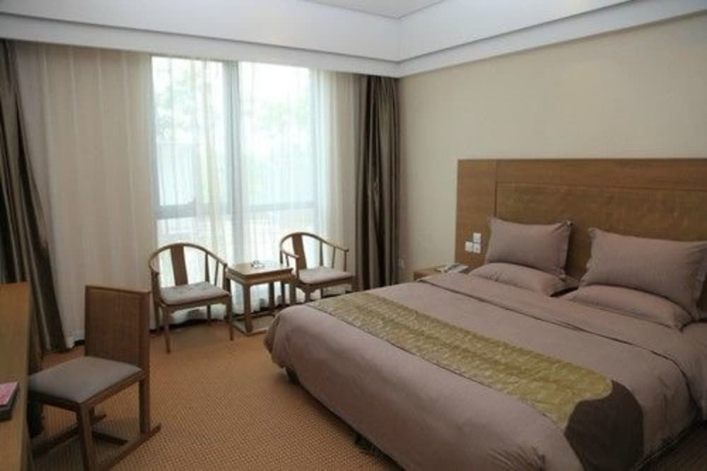 Business King Room