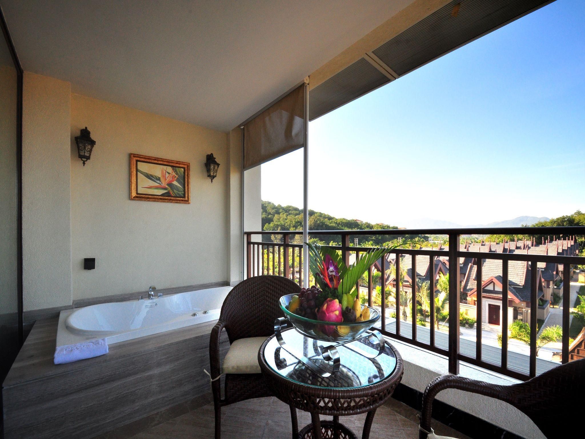 Lake View Queen Room
