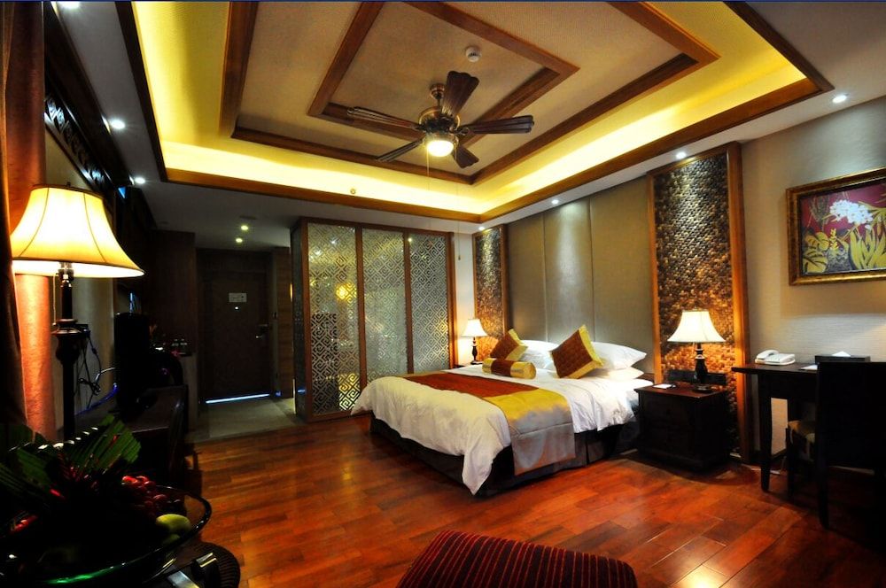 Oak Lake View Room