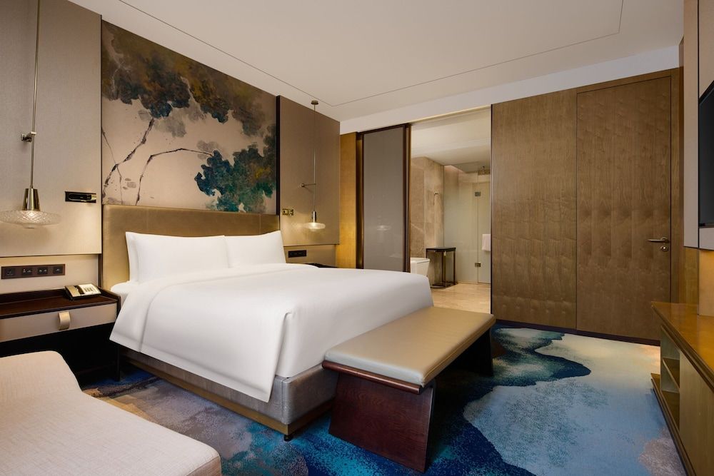 Deluxe Suite, 1 Bedroom, City View