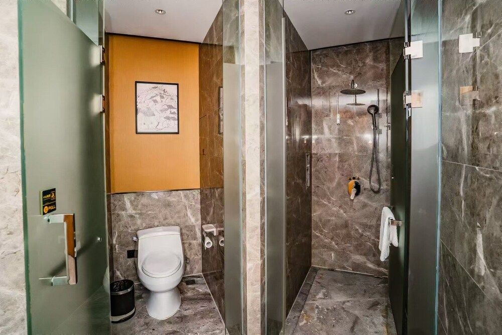 Kaleiston Hotel Luxury Twin Room, City View 6