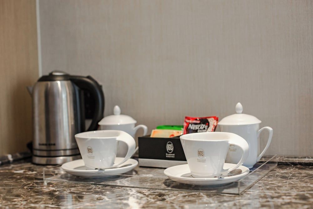 Kaleiston Hotel Luxury Twin Room, City View 10