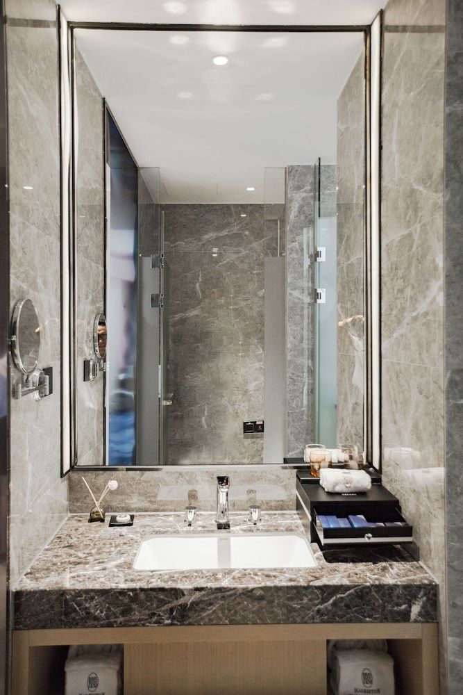 Kaleiston Hotel Luxury Twin Room, City View 5