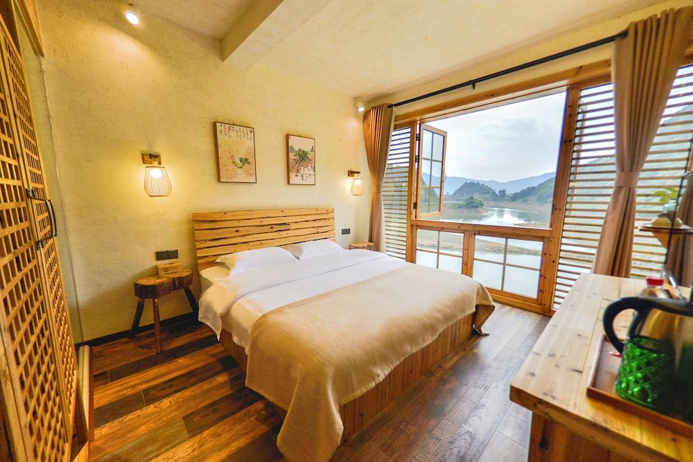 Signature Double Room, Lake View