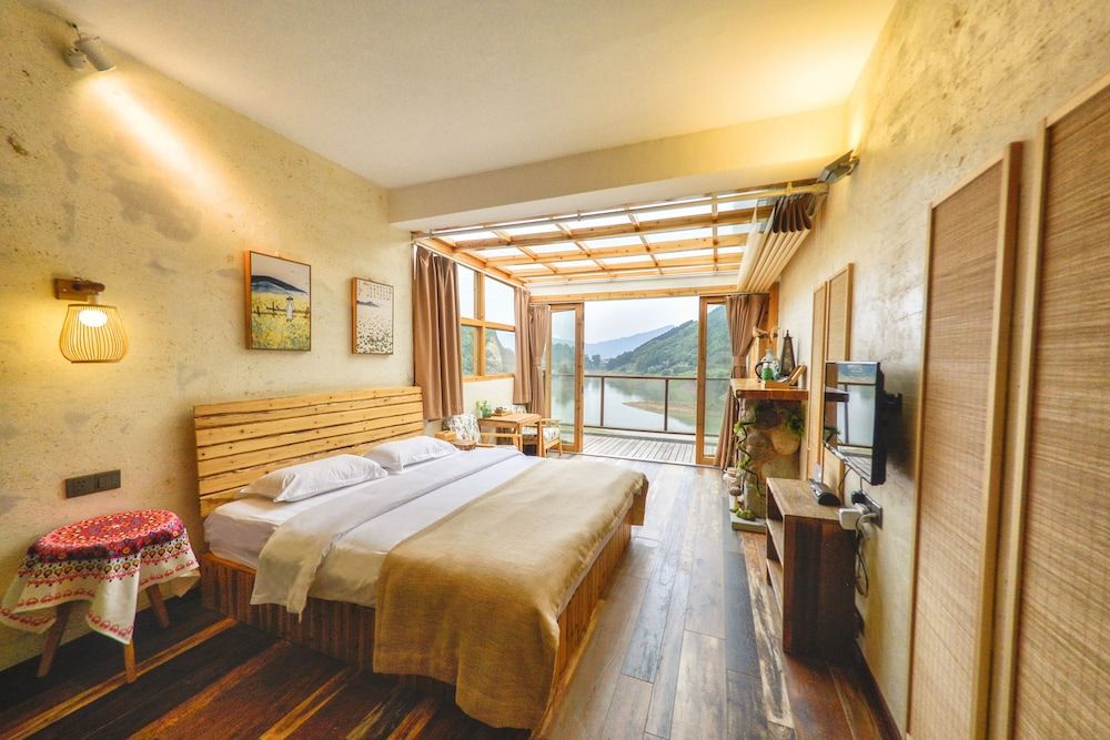 Double Room With  Balcony, Lake View