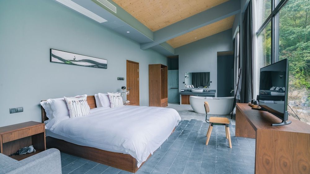 Mountain View Suite,Three bedrooms