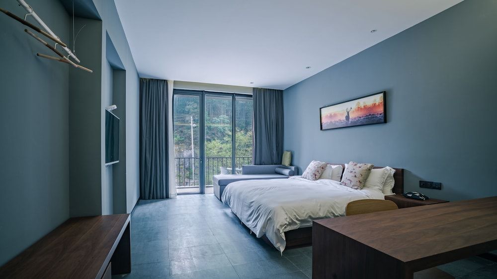 Grand Room, 1 Queen Bed, Garden View