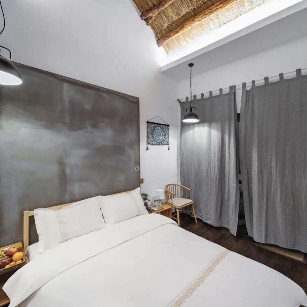 Classic Double Room, Shared Bathroom (Mainland Chinese Citizen Only)