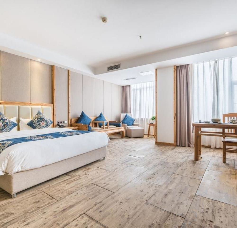 Signature Suite