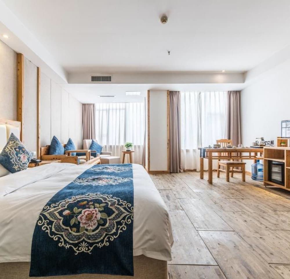 Signature Suite