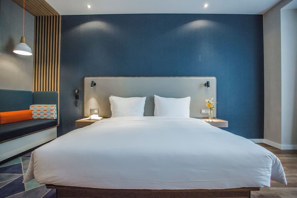 Standard Room, 1 King Bed (Extra Floor Space)