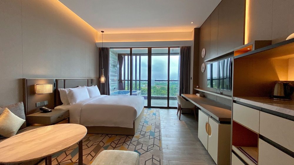 Standard Room, 1 King Bed, City View