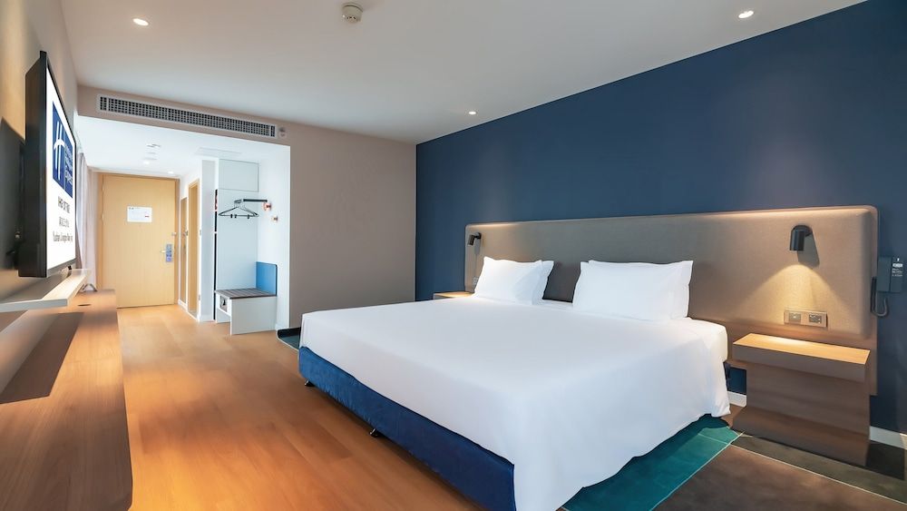 Standard Room, 1 King Bed (Extra Floor Space)