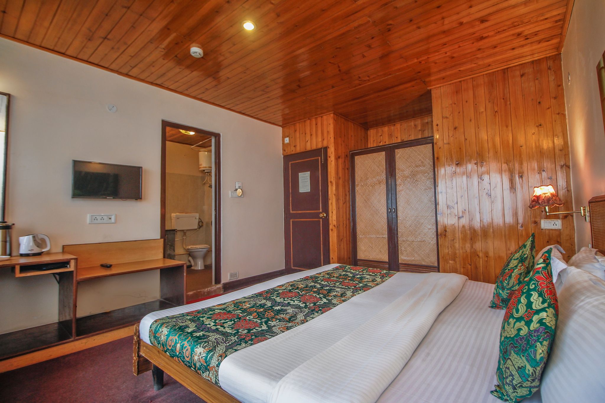 Jagjeet hotel pradhan darjeeeling Jagjeet Comfort Room 2
