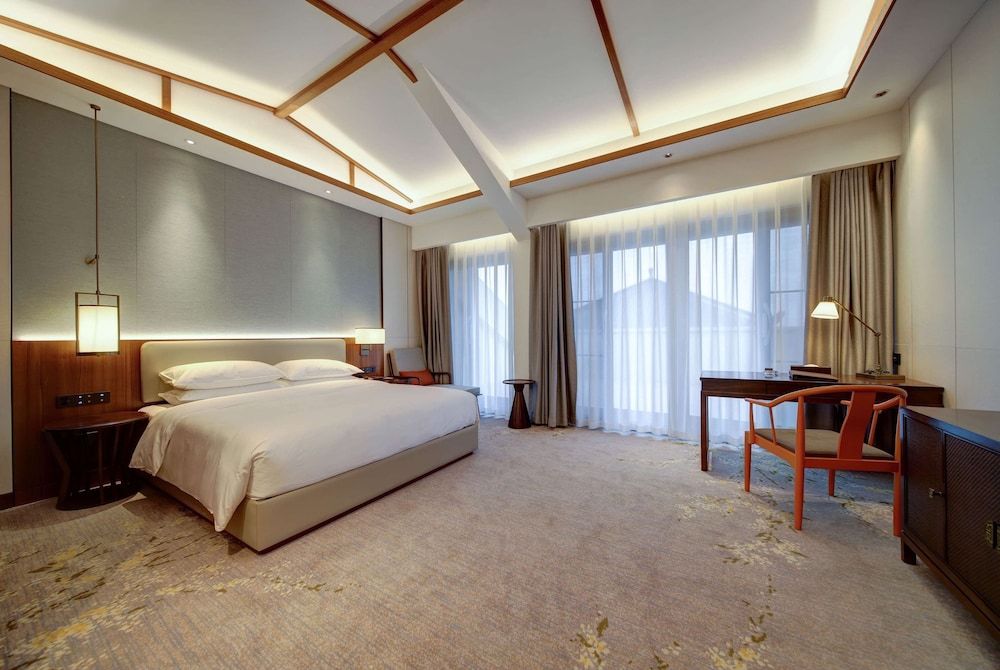 Business Room, 1 King Bed, Non Smoking