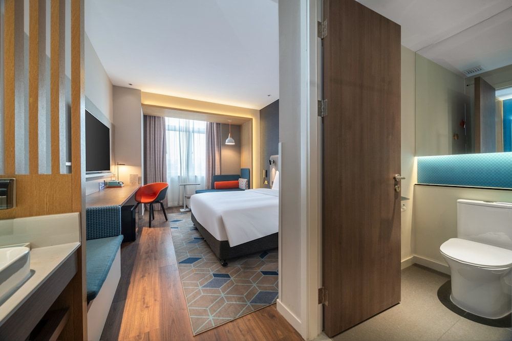 Standard Room, 1 King Bed (Stocked Minibar)