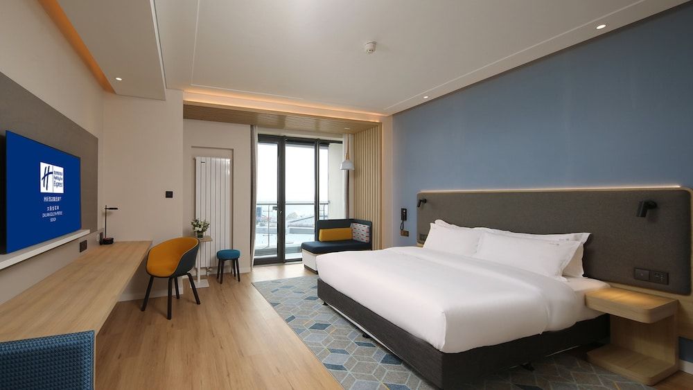 Standard Room, 1 King Bed, Sea View (Extra Floor Space)