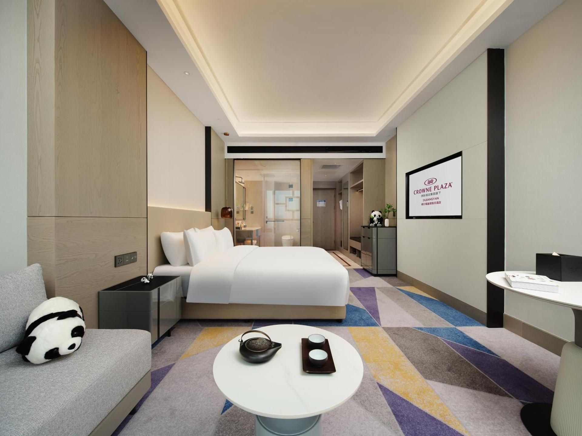Standard King Room with Lounge Access