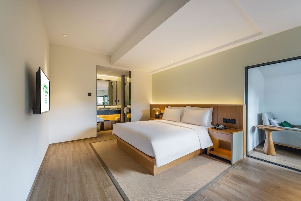 Standard Room, 1 King Bed